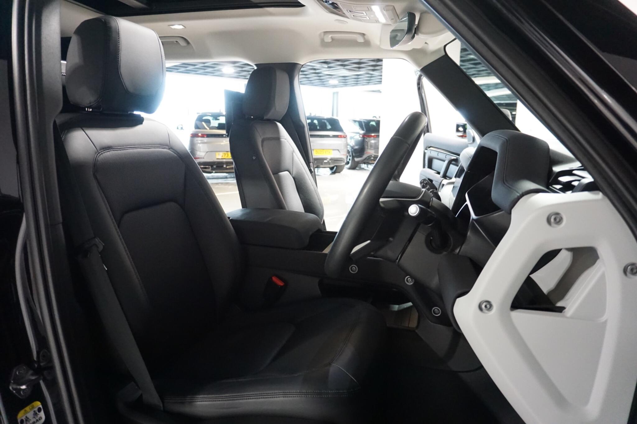 Land Rover Defender 110 3.0 D250 MHEV SE SUV 5dr Diesel Auto 4WD Euro 6 (s/s) (250 ps)